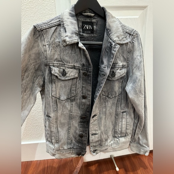 ZARA MEN Gray Washed Denim Jacket with distressed details - Picture 9 of 10